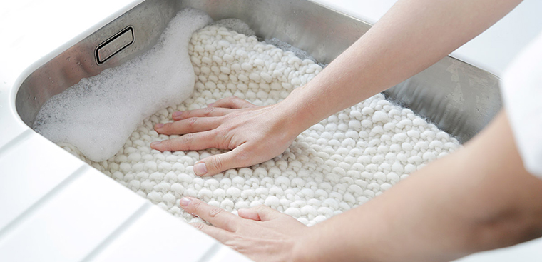 giặt áo len bằng tay