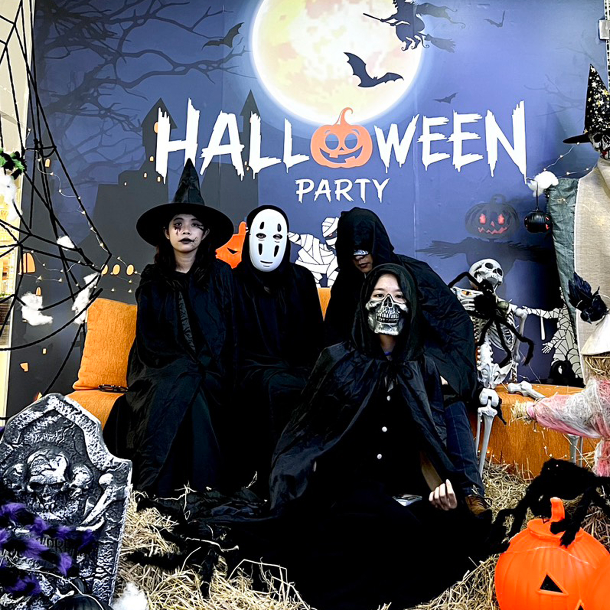 Halloween “Có Kẹo Không Bị Ghẹo”