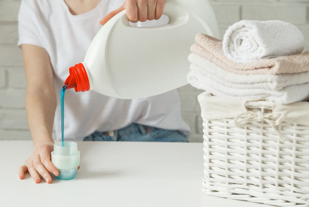 Phân Biệt Giữa Bột Giặt Và Nước Giặt