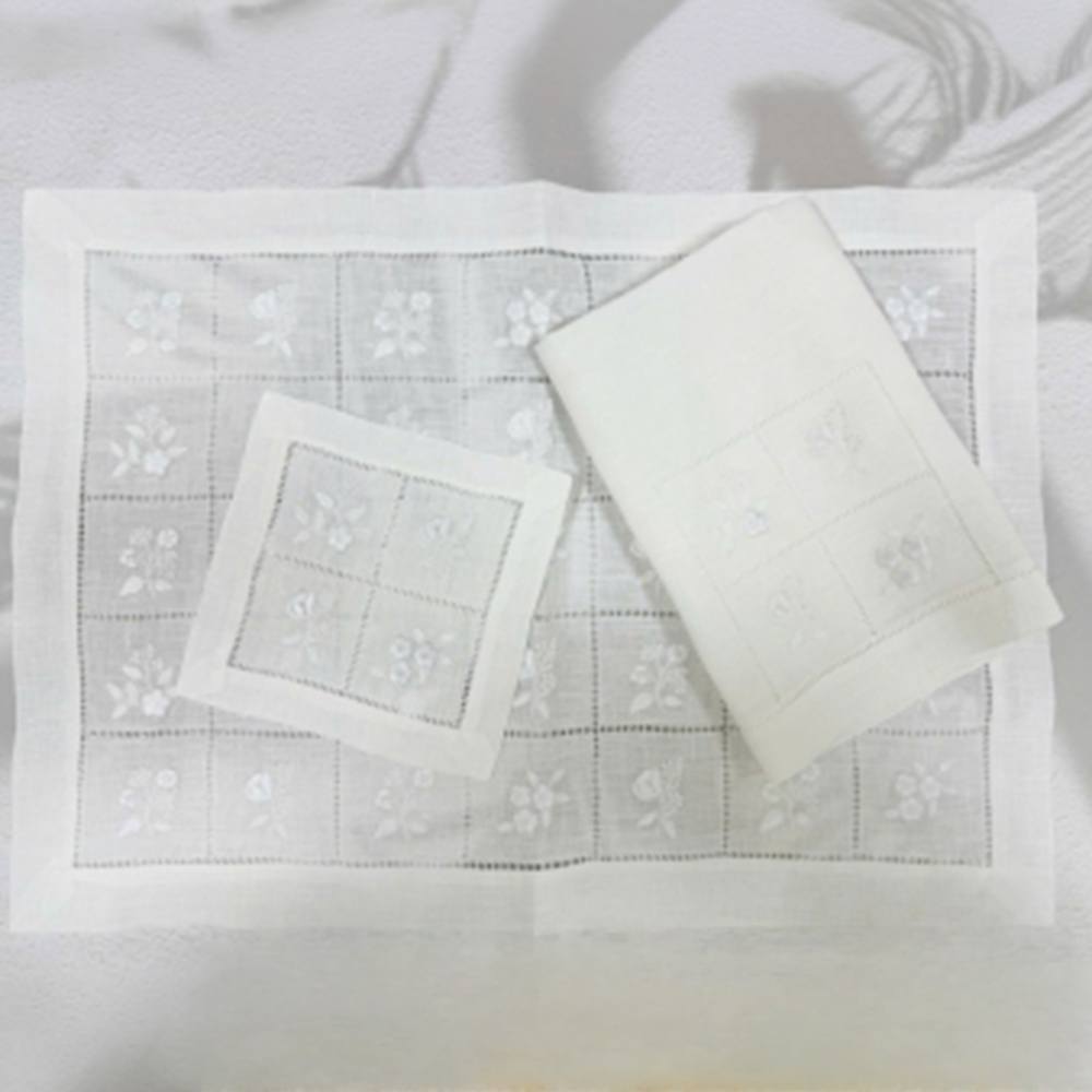 Khăn lót đĩa, dao, nĩa