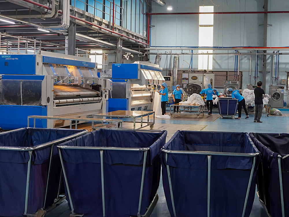 phân loại và tiếp nhận đồ vải khách sạn